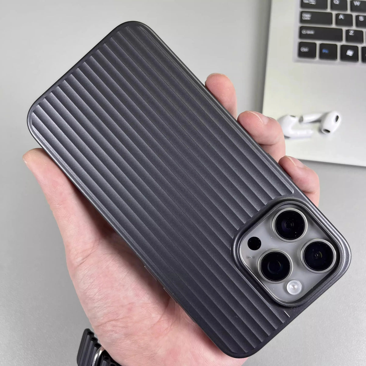 Luxury Bend Wave Anti-Drop Case for iPhone 15 Pro & iPhone 15 Pro Max