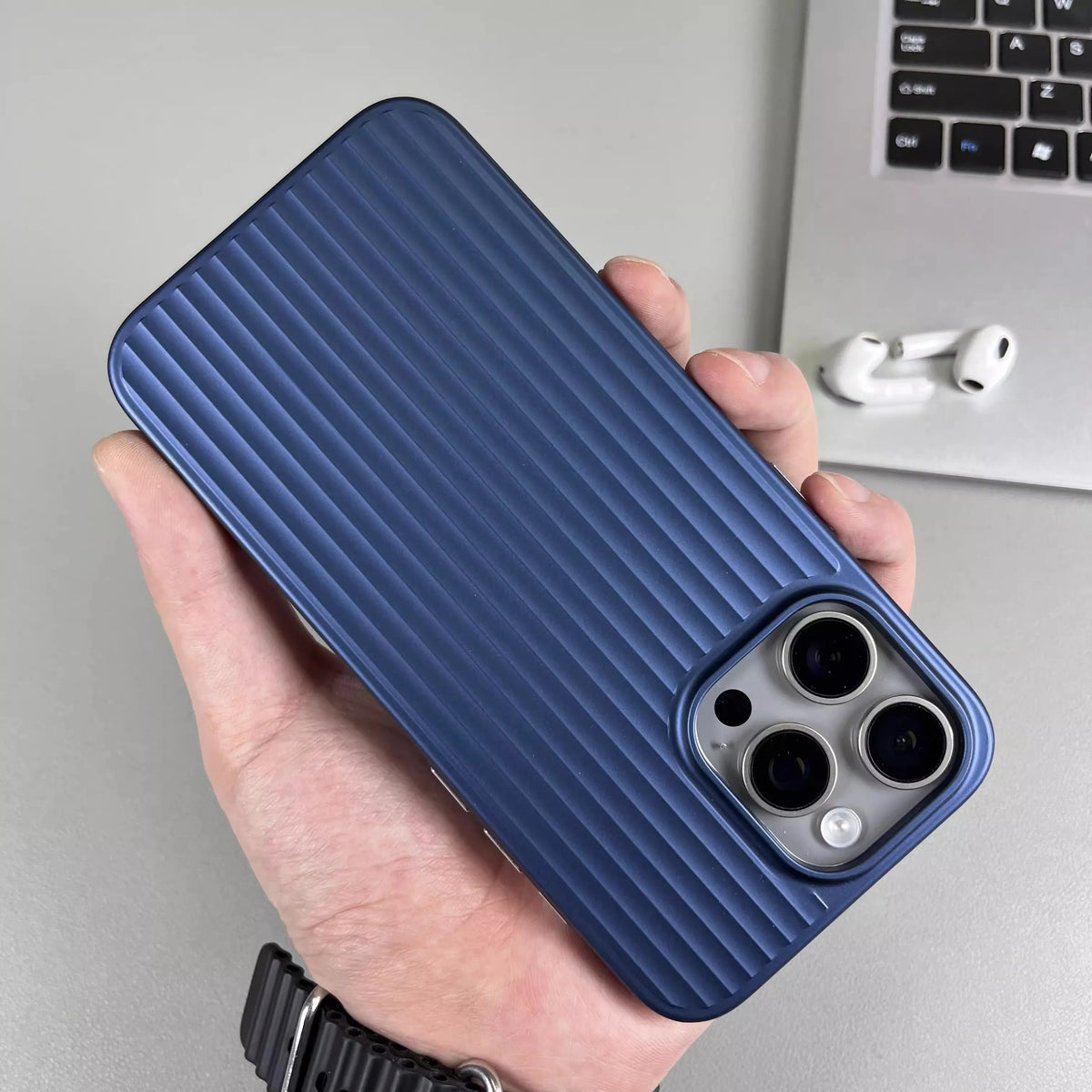 Luxury Bend Wave Anti-Drop Case for iPhone 15 Pro & iPhone 15 Pro Max